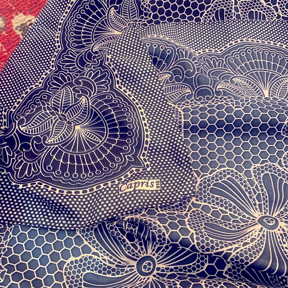 *Vintage* Capris Navy Scarf